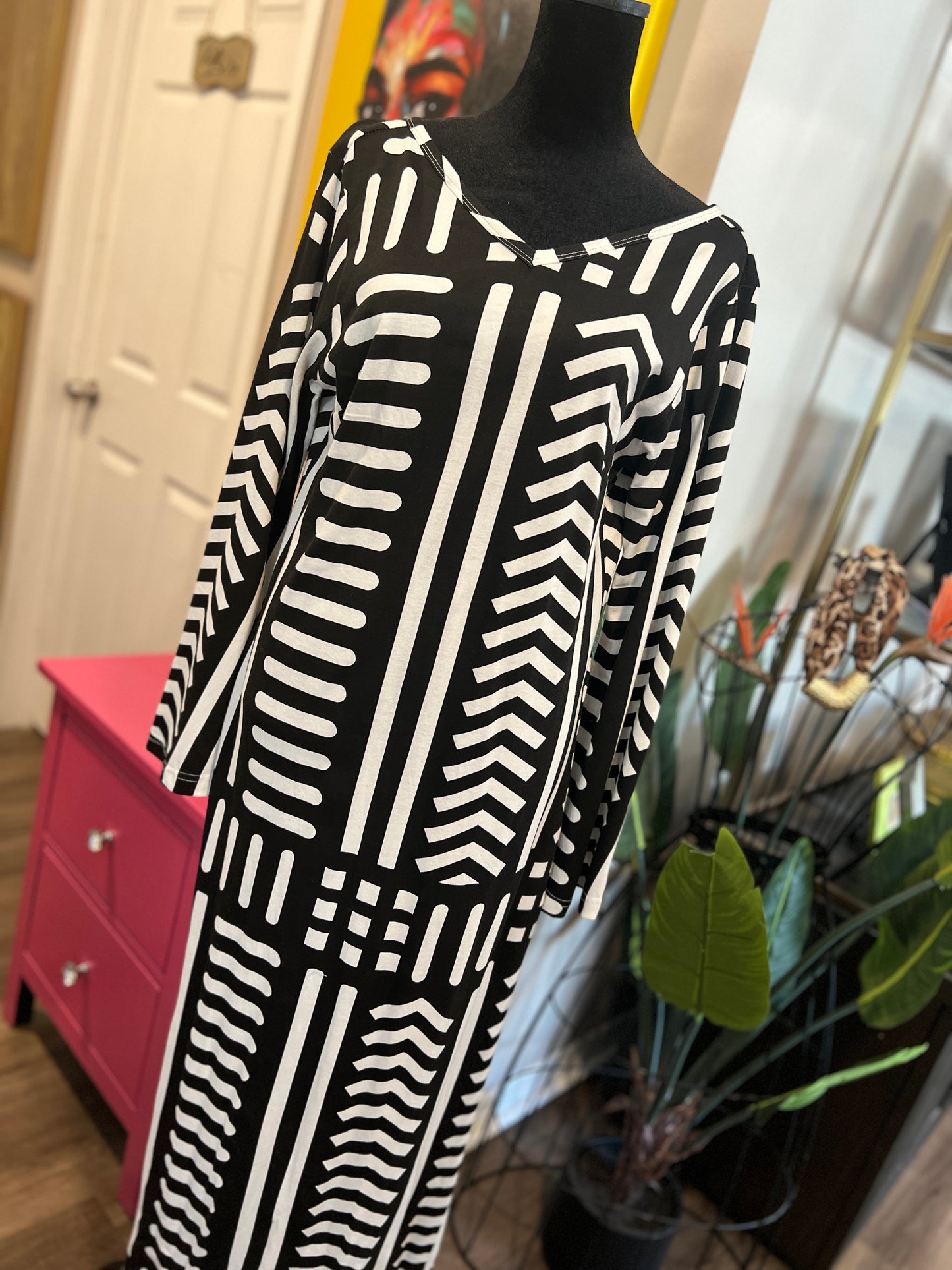 Black & White Geometric Print Maxi Dress - M